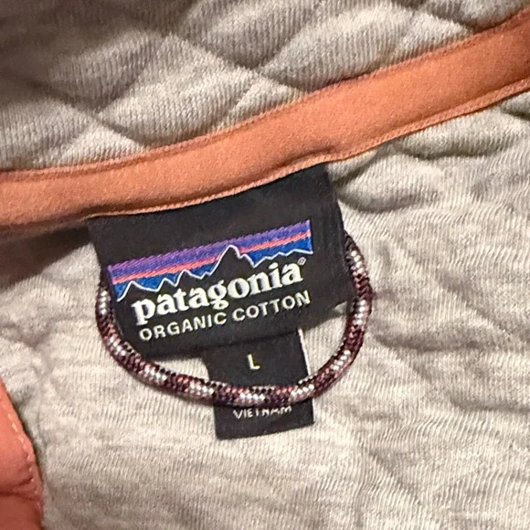 Patagonia Quilted Pullover in Gray with Coral Details - Picture 3 of 3